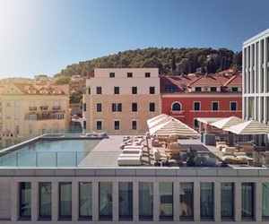 Hotel Ambassador pool